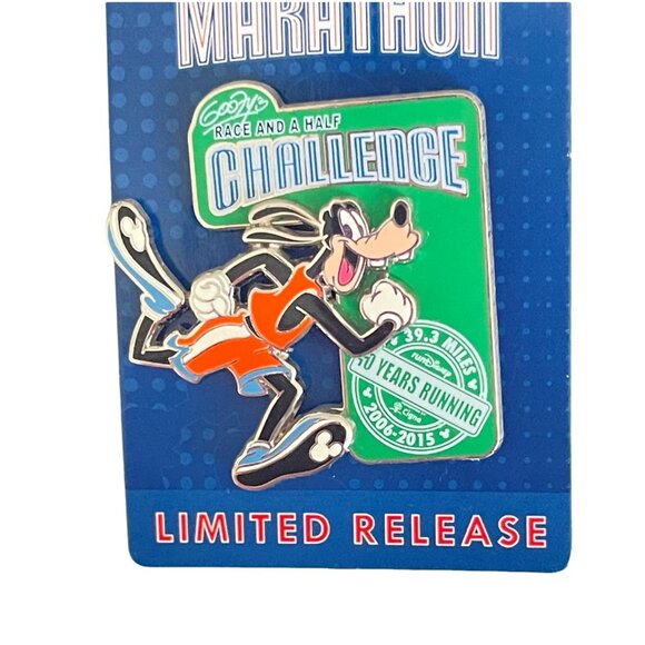 Walt Disney World Marathon 2015 Goofy Race and A Half Challenge 39.3 Miles Pin - Picture 2 of 7